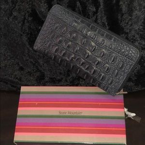 Stone Mountain Zip Around Wallet ❣️❣️NEW❣️❣️